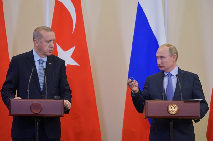 Tổng thống Thổ Nhĩ Kỳ Recep Tayyip Erdogan (trái) và người đồng cấp Nga Vladimir Putin đã hợp tác chặt chẽ trong các cuộc xung đột ở Syria, Libya và Nagorno-Karabakh trong những năm gần đây. Ảnh: Reuters