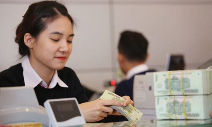 Phí giao dịch ngân hàng ngày càng có xu hướng tăng. (Ảnh minh họa).