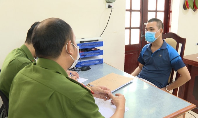 Đối tượng Ngô Văn Phương tại cơ quan công an. Ảnh: CATH