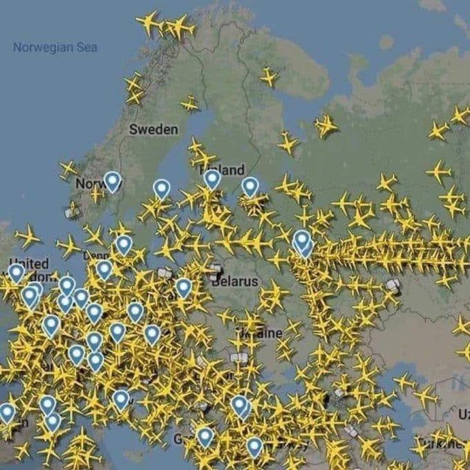 Các hãng hàng không quốc tế đã định lại tuyến bay để tránh không phận Belarus - Ảnh: Twitter