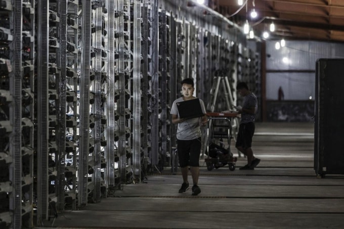 Chính quyền Trung Quốc đang mạnh tay trấn áp ngành công nghiệp khai thác tiền mã hóa. Ảnh: Bloomberg.