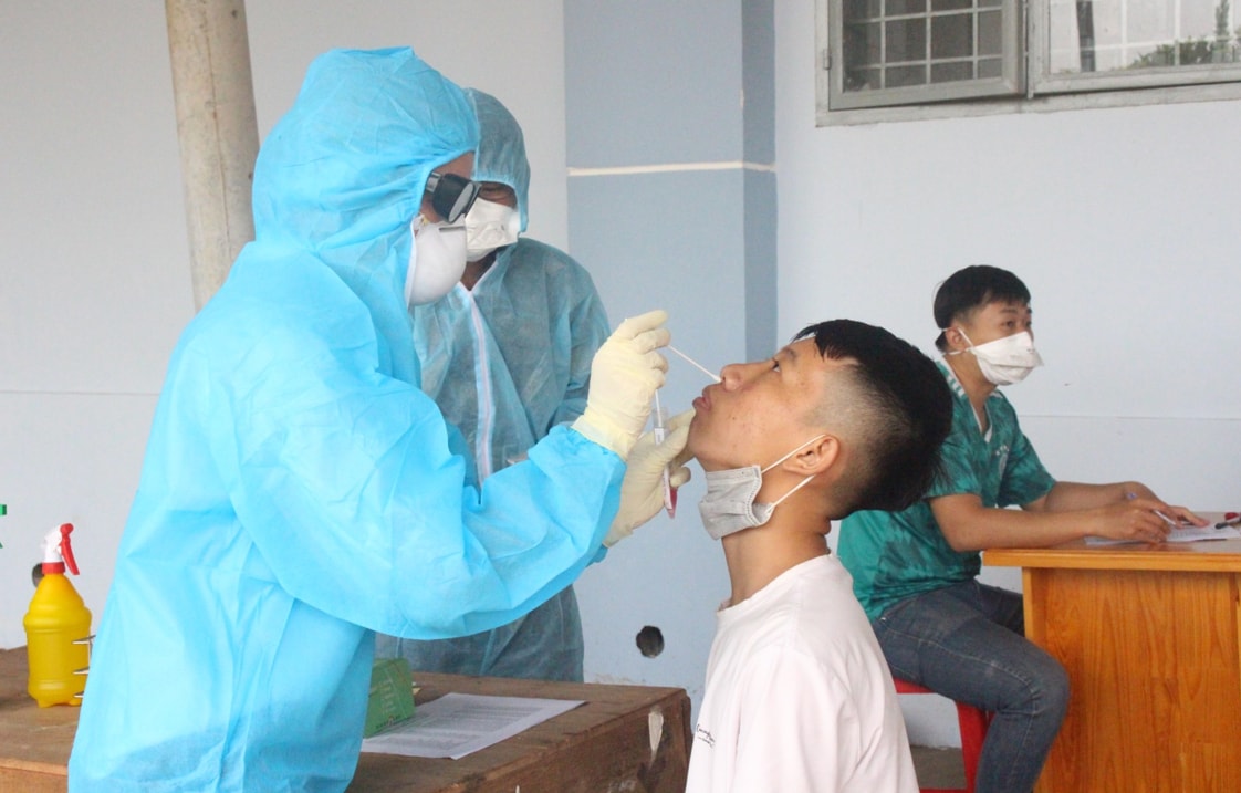 Trưa 27/5, Trung tâm Kiểm soát bệnh tật (CDC) TP. Hà Nội phát hiện thêm 5 ca dương tính với SARS-CoV-2. Ảnh: minh họa