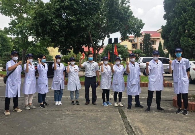 Sinh viên tình nguyện của Đại học Y Hà Nội hỗ trợ cho Bắc Ninh chống dịch COVID-19 (ảnh TL).