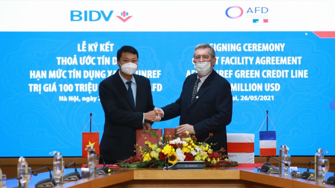 Đại diện Ngân hàng BIDV và AFD tại lễ ký kết.