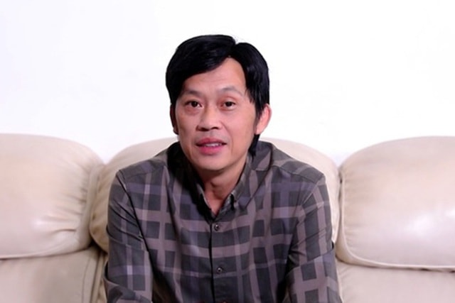 Hoài Linh trong clip gửi các cơ quan truyền thông để trần tình về việc chậm giải ngân khoản tiền anh kêu gọi ủng hộ đồng bào miền Trung.