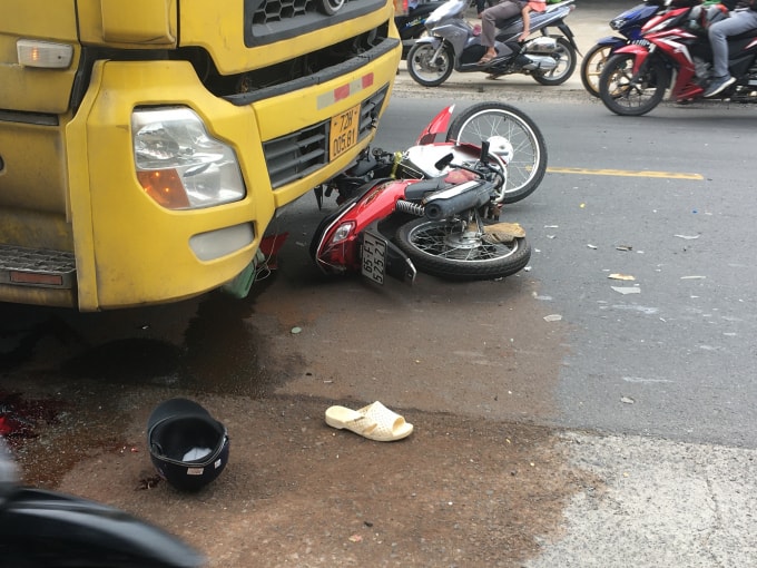 Hiện trường vụ tai nạn giao thông nghiêm trọng.