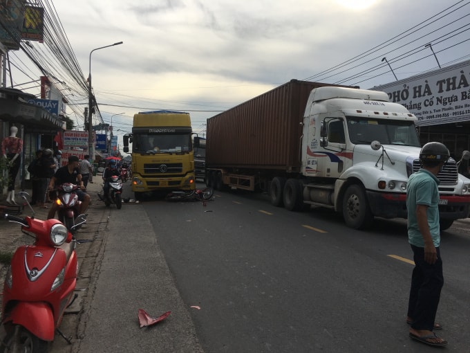 Đường nhỏ, lưu lượng xe đầu kéo đông có thể là một trong những nguyên khiến đoạn đường này thường xuyên xảy ra tai nạn.