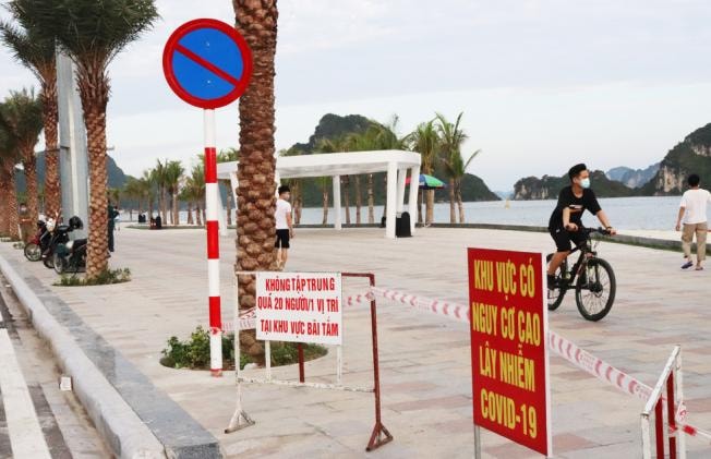 Bãi biển mới xây dựng tại thành phố Hạ Long, thực hiện tốt công tác phòng chống dịch Covid-19. Ảnh: Báo Quảng Ninh.