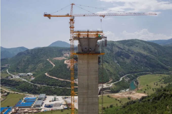 Một dự án đường cao tốc ở Montenegro, được tài trợ chủ yếu bằng các khoản vay từ Trung Quốc, phải đối mặt với sự chậm trễ lớn. © Reuters