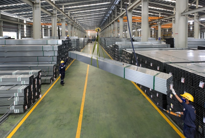 Giá thép tăng cao kéo theo việc tăng giá hàng loạt sản phẩm vật liệu xây dựng khác.