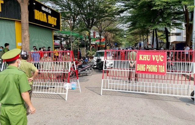 Hình ảnh một khu vực bị phong tỏa do có ca nhiễm Covid-19. Ảnh: TL