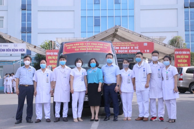 Ban lãnh đạo Bệnh viện đa khoa tỉnh Phú Thọ tiễn các 