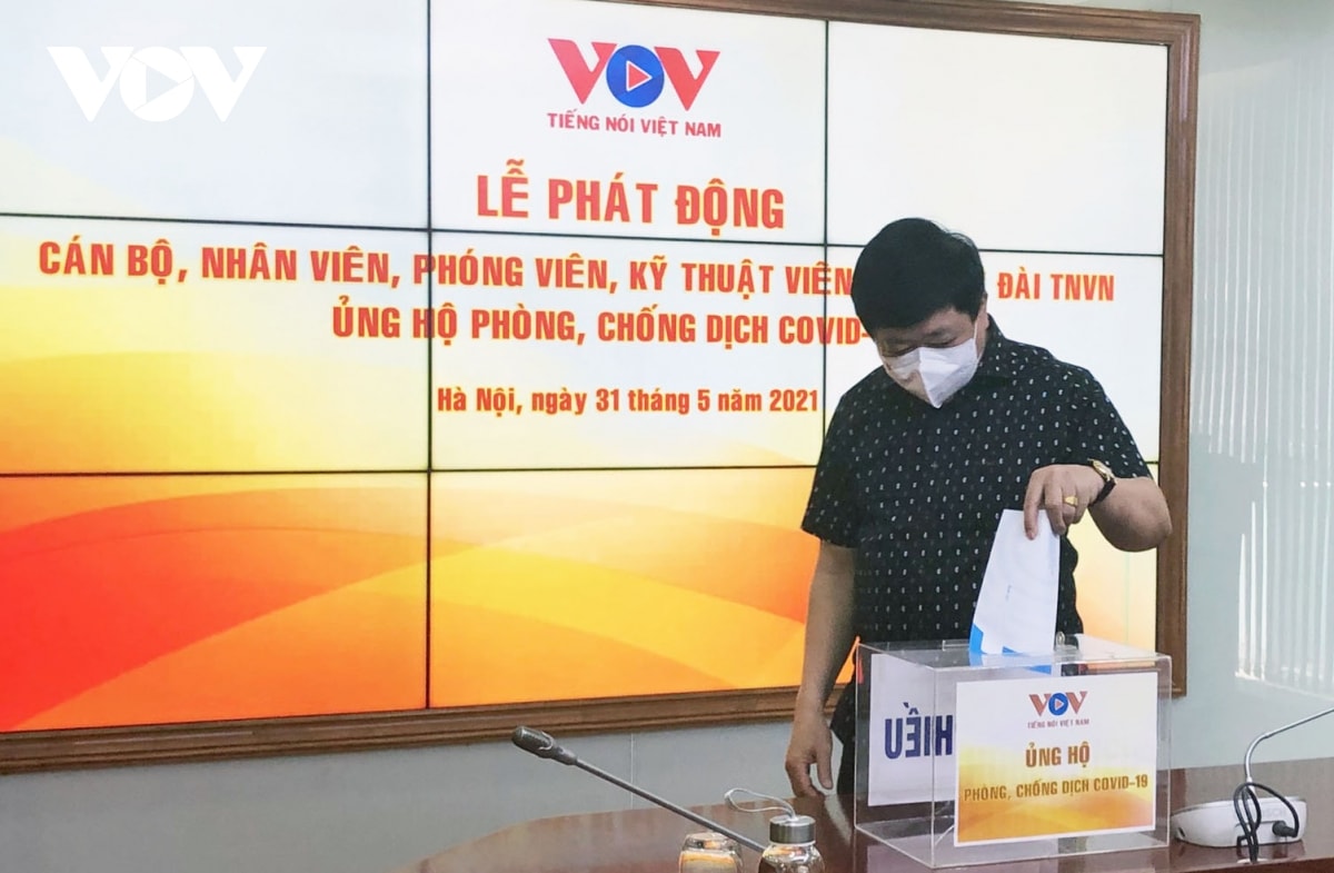 Sau lời kêu gọi của Tổng Giám đốc, các lãnh đạo, cán bộ, phóng viên, biên tập viên... của VOV đã tiến hành quyên góp ủng hộ phòng chống dịch Covid-19. Ảnh: VOV