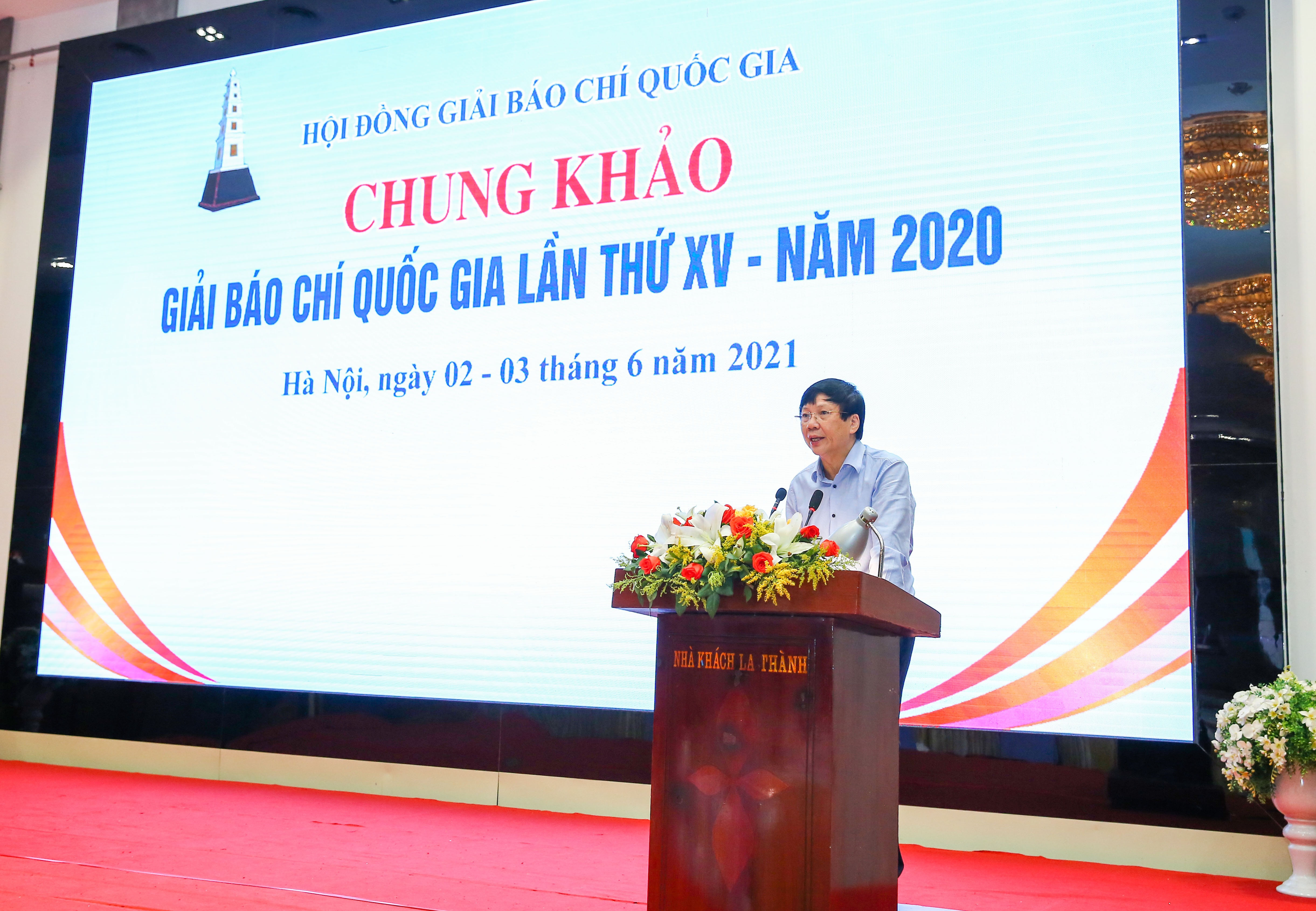 Phó Chủ tịch Thường trực Hội Nhà báo Việt Nam Hồ Quang Lợi - Phó Chủ tịch Thường trực Hội đồng thông qua thể thức bỏ phiếu. Ảnh: Sơn Hải