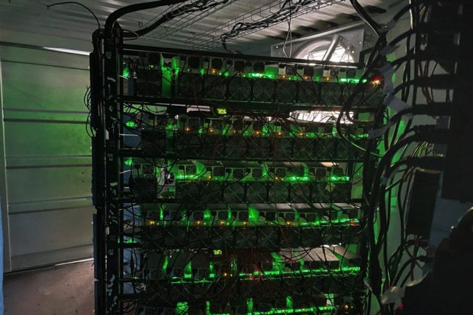Chính quyền Trung Quốc đang mạnh tay trấn áp ngành công nghiệp khai thác tiền mã hóa. Ảnh: Bloomberg.