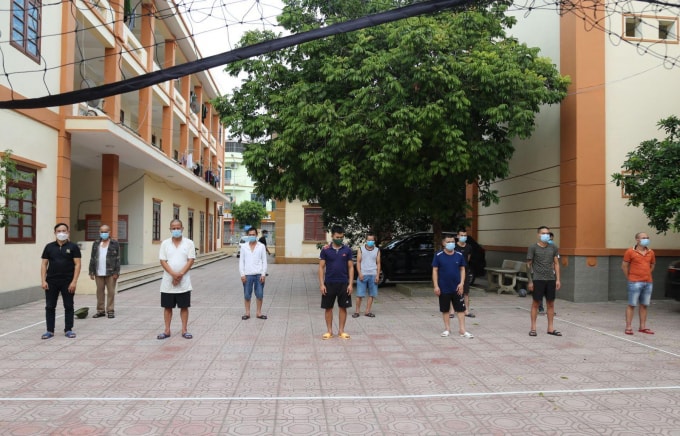 Các đối tượng tụ tập đánh bạc bị bắt giữ.