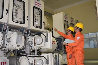 Nhằm tiết kiệm điện năng trong mùa nắng nóng, EVN đã chủ động cắt giảm 100% điện chiếu sáng ở khu vực công cộng.