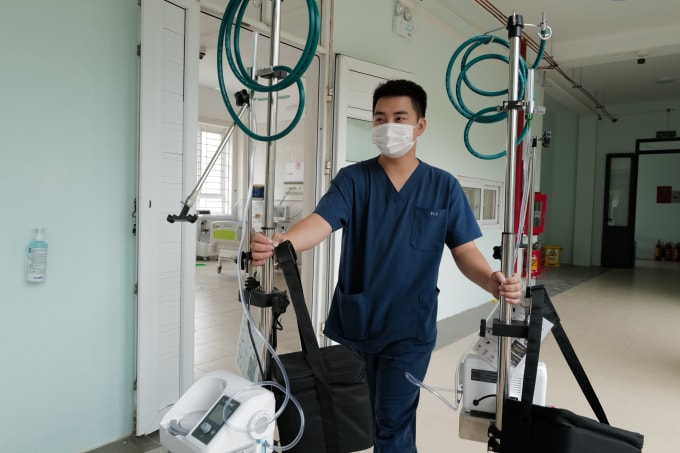 Công tác chuẩn bị đưa vào hoạt động ICU điều trị Covid-19 tại Bắc Giang do Sun Group tài trợ.