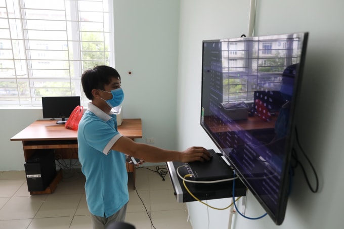 Hệ thống 54 camera tại 4 tầng được truyền về phòng điều hành.