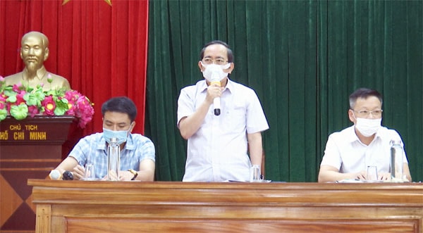 Các đồng chí lãnh đạo UBND TP Vĩnh Yên tổ chức đối thoại với các trường hợp xây dựng trái phép trên đất UBND tỉnh Vĩnh Phúc đã thu hồi của công ty TNHH Kim Long.