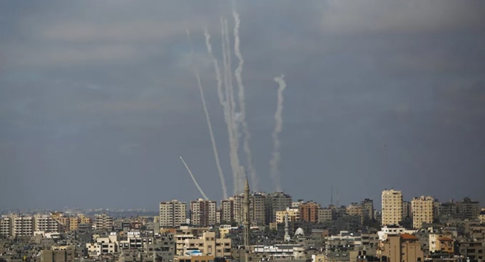 Hamas đe dọa sẽ tiếp tục bắn phá trừ khi Israel giải phóng tổ chức viện trợ Qatar © AP