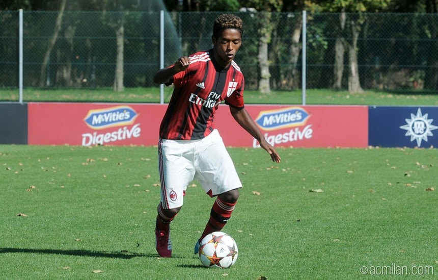 Visin thời còn chơi bóng ở đội Milan Primavera. Ảnh: Getty Images