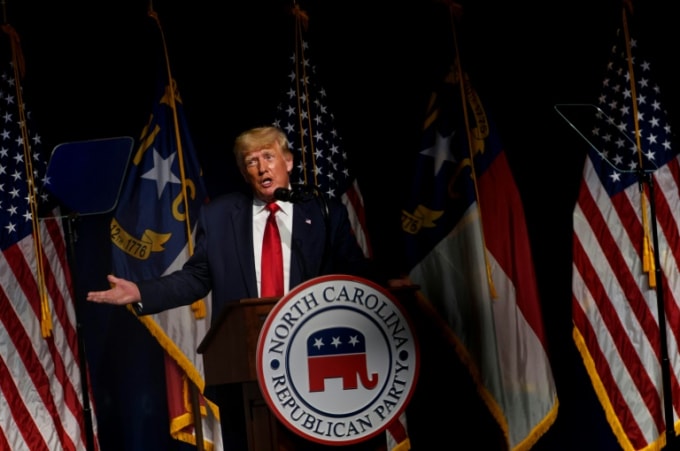 Cựu tổng thống Mỹ Donald Trump đã vỗ tay hoan nghênh từ những người ủng hộ Đảng Cộng hòa. Ảnh: AFP