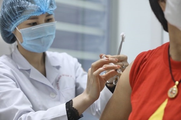 Kết quả thử nghiệm giai đoạn 2 cho thấy, vaccine Nano Covax an toàn, sinh miễn dịch tốt. Ảnh: TTXVN