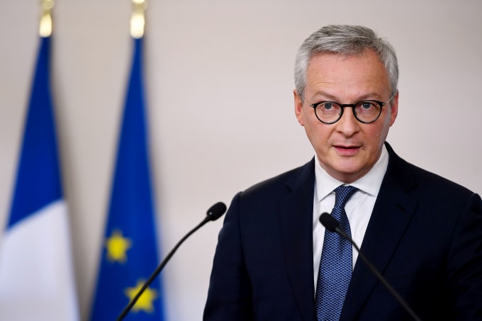 Bộ trưởng Tài chính Pháp Bruno Le Maire hoan nghênh quyết định chống độc quyền của Google - Ảnh: AFP