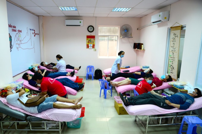 Người đến hiến máu ở nhiều độ tuổi khác nhau