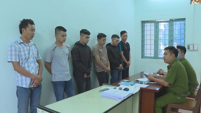 Các đối tượng bị khởi tố để điều tra về hành vi cho vay nặng lãi. Ảnh: nld.vn