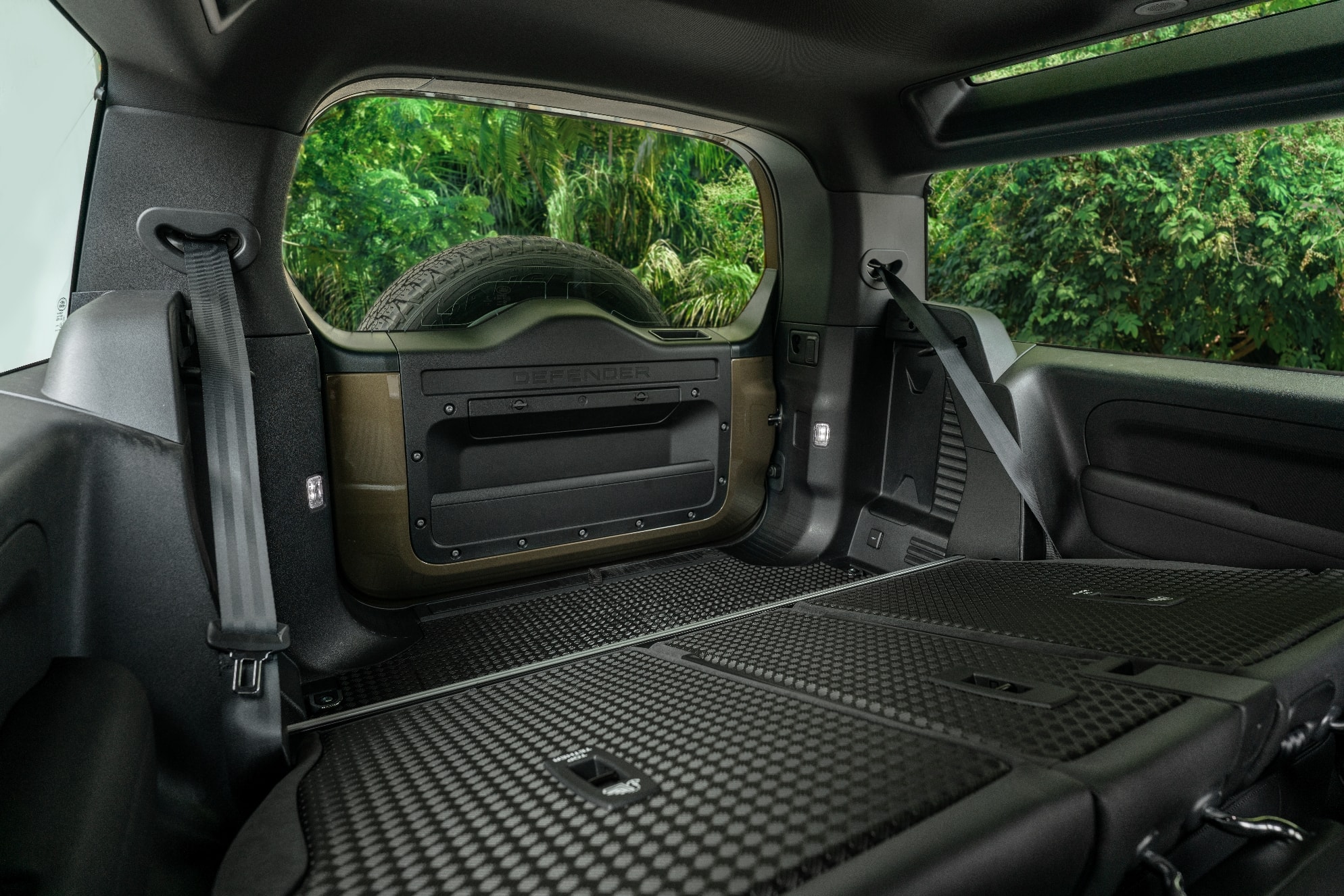 Tùy chọn chỗ ngồi linh hoạt từ 5 chỗ cho tới 6 chỗ ngồi. Ảnh: Land Rover