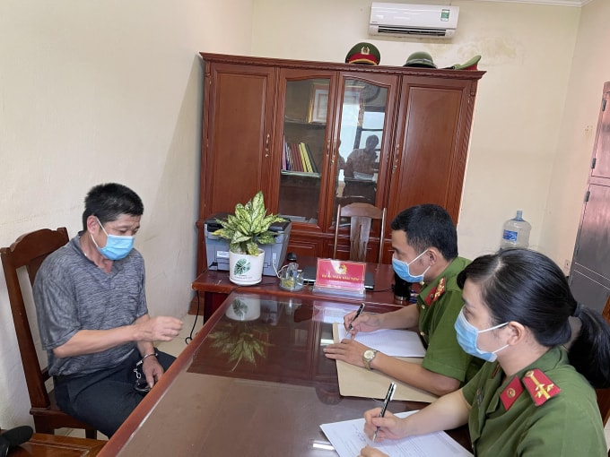 Đối tượng Len Văn Thành tại cơ quan công an