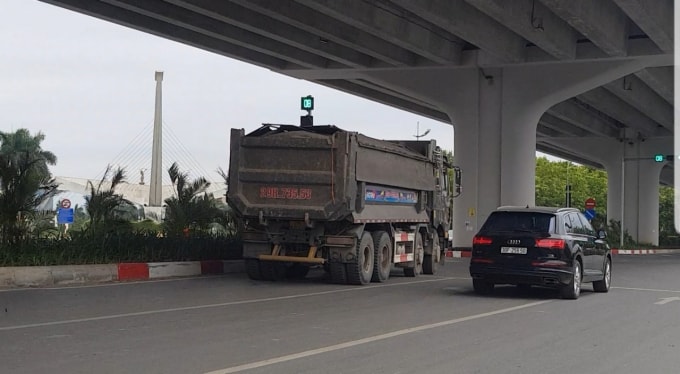 Những chiếc howo được cơi nới thành thùng một cách tinh vi