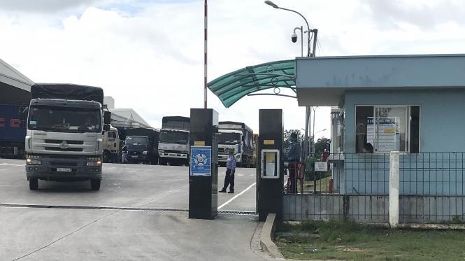 Các công ty trong KCN Amata tăng cường tuyên truyền phòng chống dịch ngay tại từ cổng.