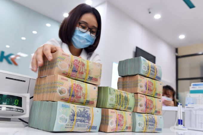 Theo các chuyên gia kinh tế, việc Ngân hàng Nhà nước giao hạn mức tăng trưởng thấp cho một số ngân hàng đã dẫn đến tâm lý quan ngại của nhiều nhà đầu tư.