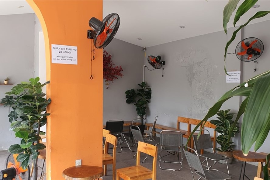 Từ 0h ngày 11/6, các lĩnh vực như nhà hàng, quán ăn, cà phê được phục vụ 50% công suất. Ảnh: minh họa