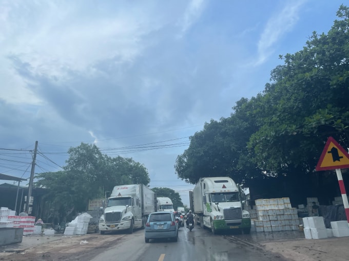 Quốc lộ 31 - Con đường huyết mạch tiêu thụ vải thiều chính vụ năm nay sẽ được phần luồng và tổ chức giao thông hợp lý phục vụ cho thương lái mua vải. Ảnh: Dương Lâm
