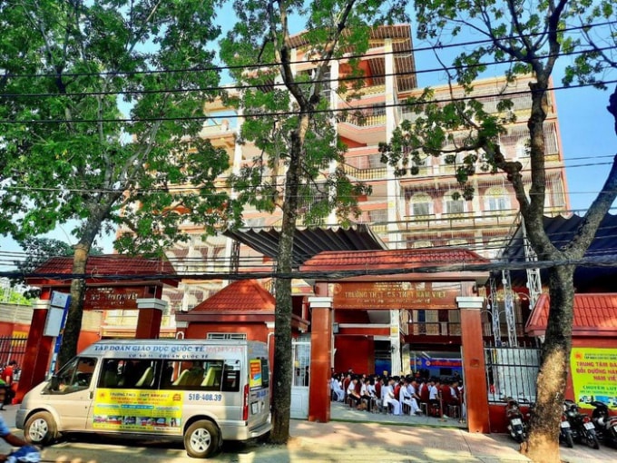 Trường Nam Việt vừa công bố giảm đến 50% học phí cho học sinh bị ảnh hưởng bởi dịch Covid -19. Đồng thời chỉ thu 80% học phí trong thời gian dạy trực tuyến.