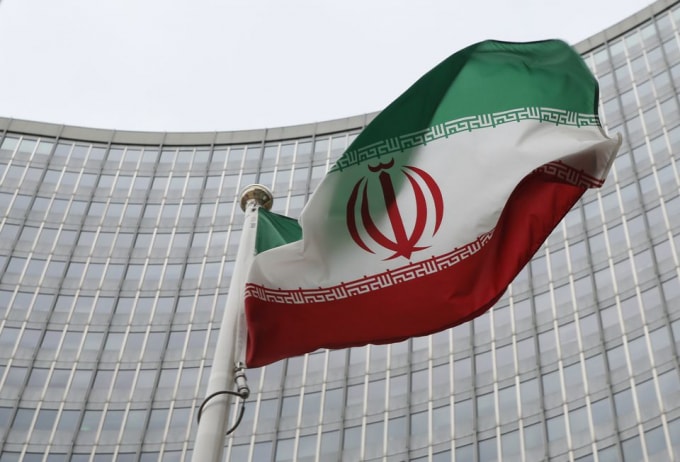 Mỹ đã gỡ lệnh cấm đối với ba cựu quan chức và hai công ty của Iran - Ảnh: Reuters