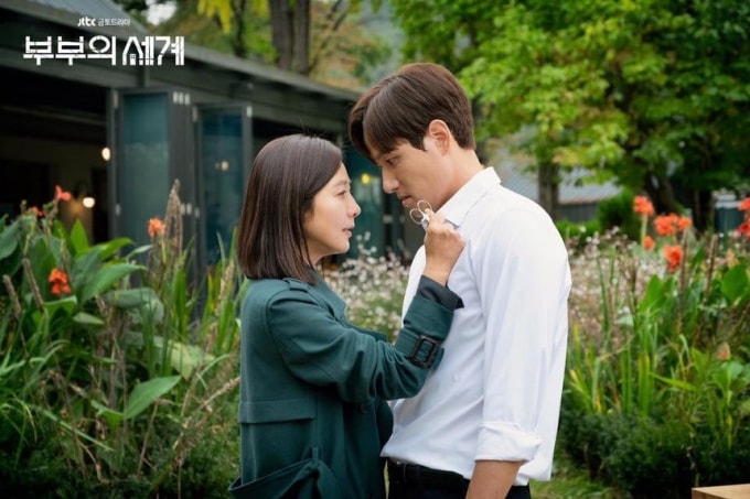 Ji Sun Woo và Lee Tae Oh chất chứa những thù hận trong đời sống vợ chồng.