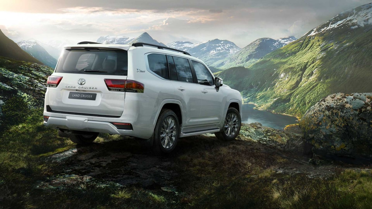 Toyota Land Cruiser 300. Ảnh: Motor1