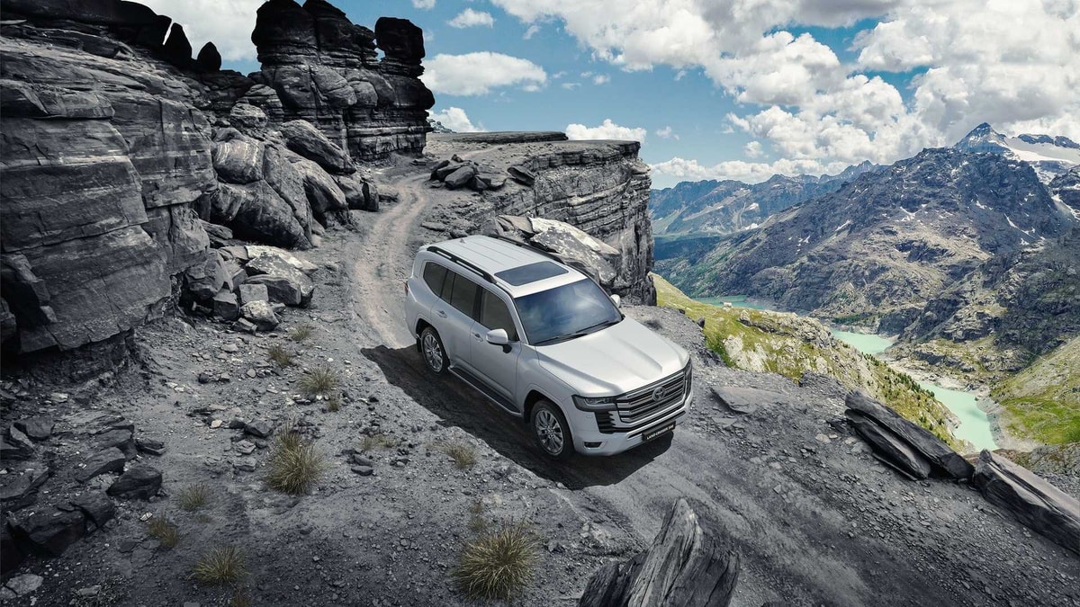 Toyota Land Cruiser 300. Ảnh: Motor1