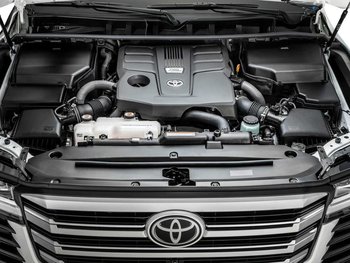Toyota Land Cruiser 300. Ảnh: Motor1