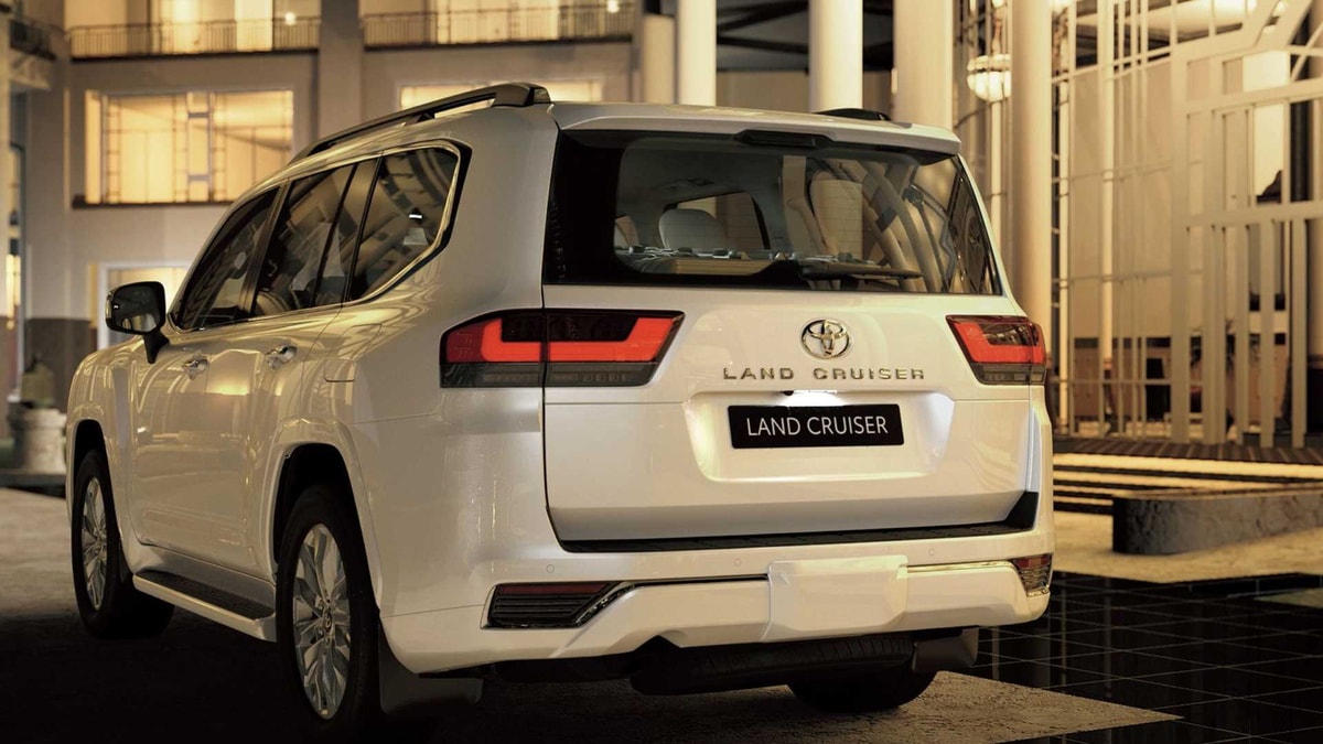 Toyota Land Cruiser 300. Ảnh: Motor1