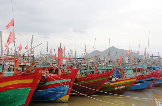 Hà Tĩnh cấm tàu thuyền ra khơi bắt đầu từ từ 15 giờ ngày 12/6