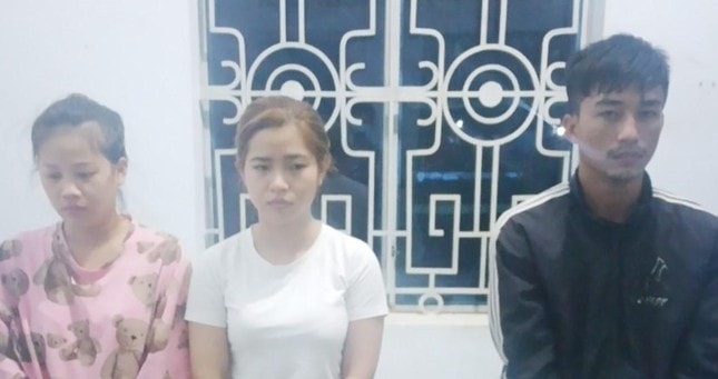 Ba đối tượng Mai, Út và Một tại cơ quan công an. Ảnh: tienphong.vn