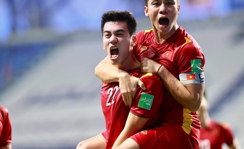 Đánh bại tuyển Malaysia với tỷ số 2-1, đội tuyển Việt Nam đặt 1 tay vào tấm vé đi tiếp ở vòng cuối cùng World Cup 2022.