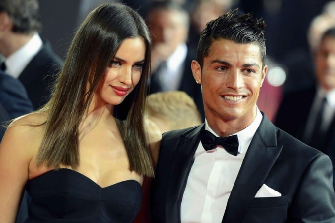 Irina Shayk và Ronaldo trở thành cặp tình nhân được nhiều fan bóng đá yêu thích, thường xuyên xuất hiện tại những sự kiện thể thao và thời trang lớn.