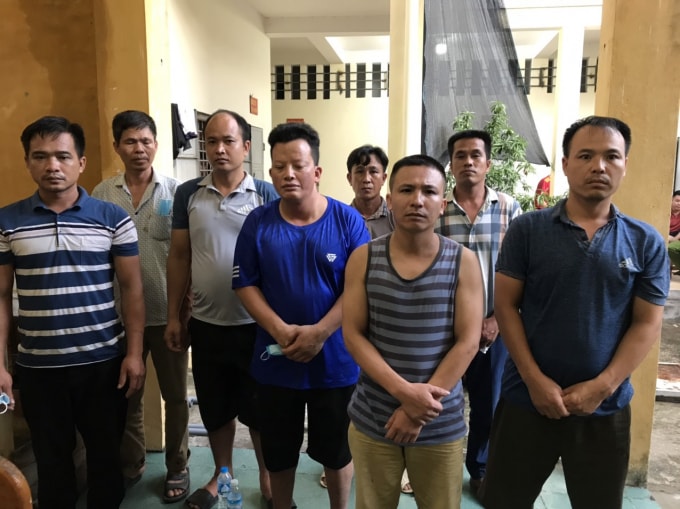 Cơ quan Cảnh sát điều tra Công an thị xã ra quyết định tạm giữ hình sự 08 đối tượng đánh bạc tại phường Cộng Hòa ngày 12/6/2021 (ảnh CAQN)